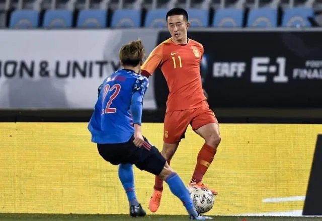 怎么评价日本球员，终于接受国足名将姜至鹏，飞踹道歉？