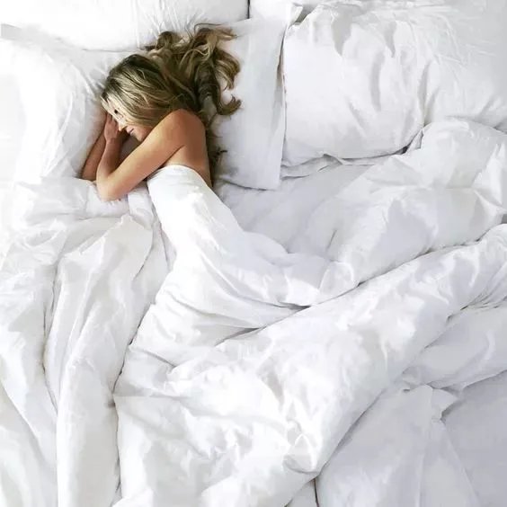 一个枕头=亿万螨虫，不用拆不用洗，一招快速杀死所有螨虫！