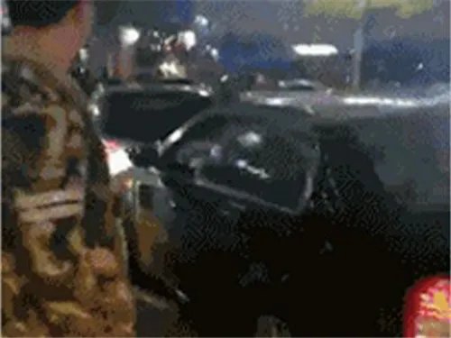 男子开奔腾连撞5次奥迪  奔腾男为何开车连撞奥迪呢?