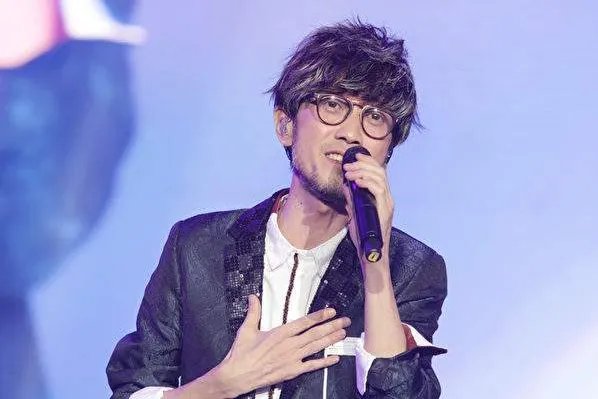 周传雄回应争议事件:没有谁应该是谁的导师