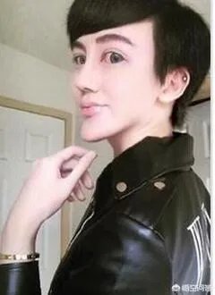 如何评价刘梓晨是有钱没头脑的网红？