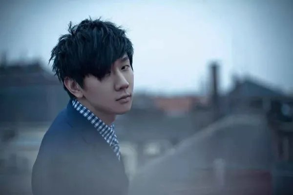 娱乐圈十大富二代排名：第六经周杰伦提携出道，第一是名门望族出身