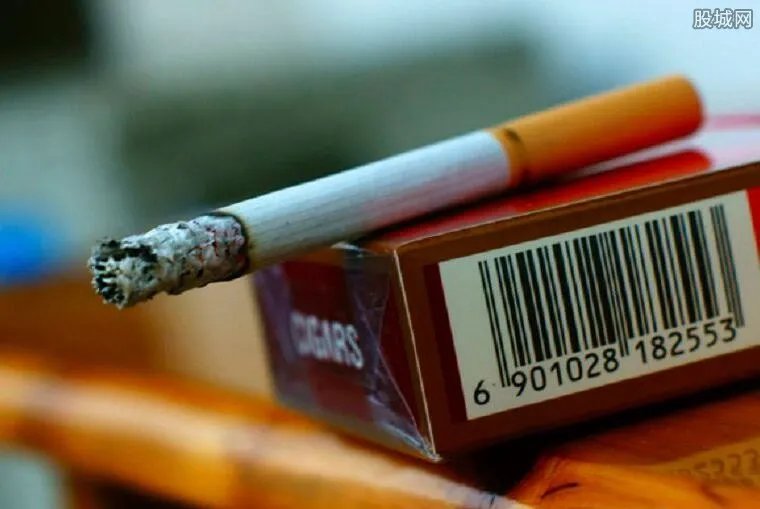 飞机厕所抽烟被罚 游客被罚人民币9807元