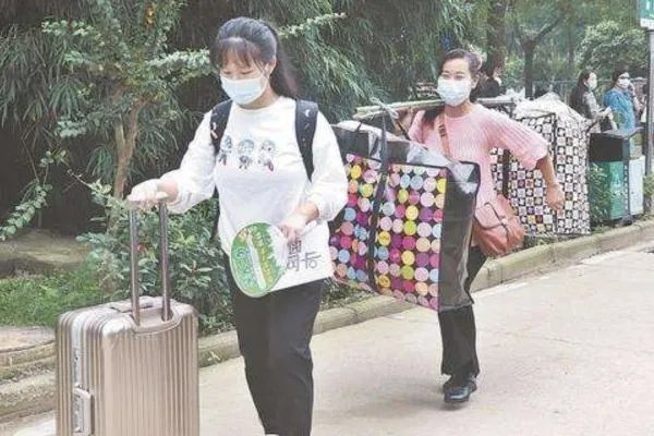 武汉龙凤胎考上同所大学同一专业,对此你怎么看?