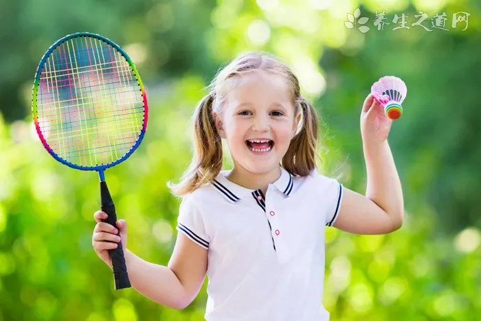 抱着篮球男孩简笔画怎么画,·怎么画篮球男孩