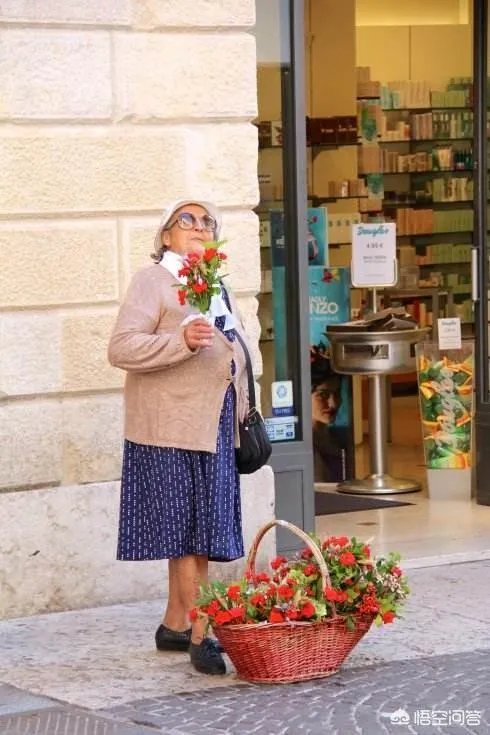 成都86岁“梅花婆婆”销售梅花引发网友讨论，你怎么想？