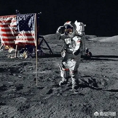 第一个登上月球的人是谁？