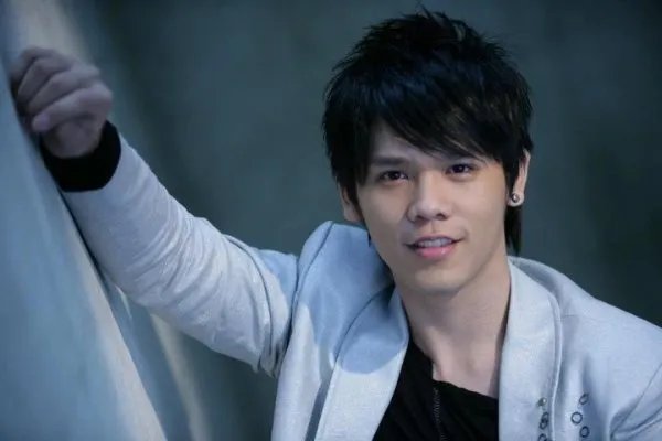 “你可不可以爱我，可不可以想我”这句歌词是出自哪首歌的？