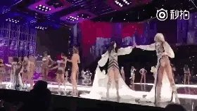 如何看待小kk拥抱奚梦瑶?