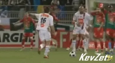 小儒尼尼奥的任意球功夫如何？