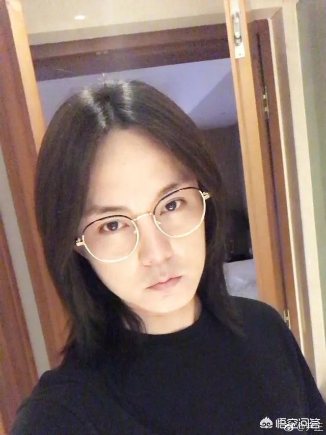 如何评价尹正谜一般的微博？