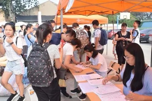 13岁浙大新生报到高考成绩超一本线135分有这么厉害吗？