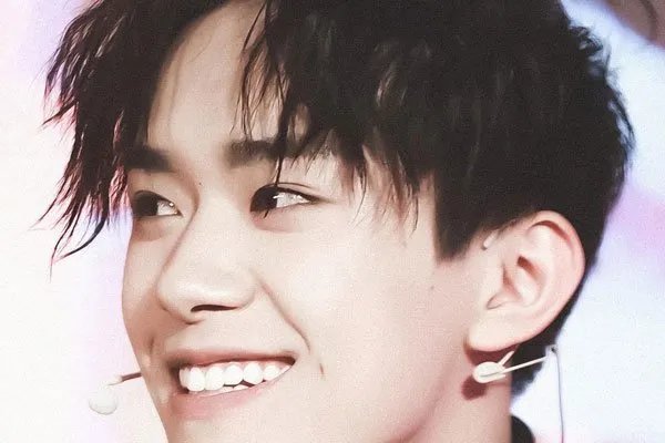 易烊千玺称哭是因为被肯定 作为演员已经是评价很高了