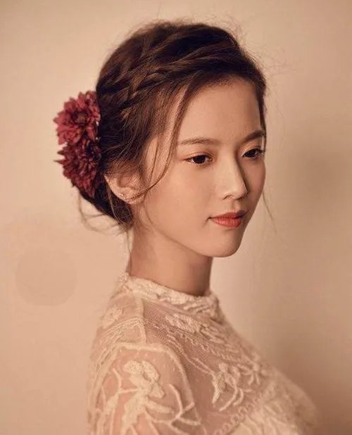 新娘的发型图片欣赏 大脸新娘适合什么发型