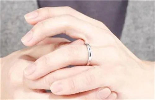 男生戴戒指的含义 男生戴戒指有哪些不同戴法