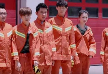 乔欣在节目中不好好穿消防服被网友吐槽，对此她本人有何回应？