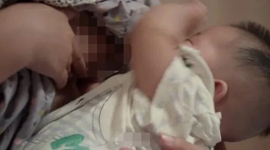 《乡8》王小蒙大尺度喂奶照曝光 引大批网友围观！