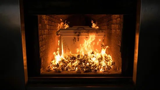 火葬场遗体火化过程(火葬场烧人图片)