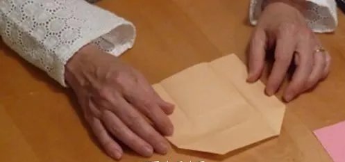 用纸怎么折盒子