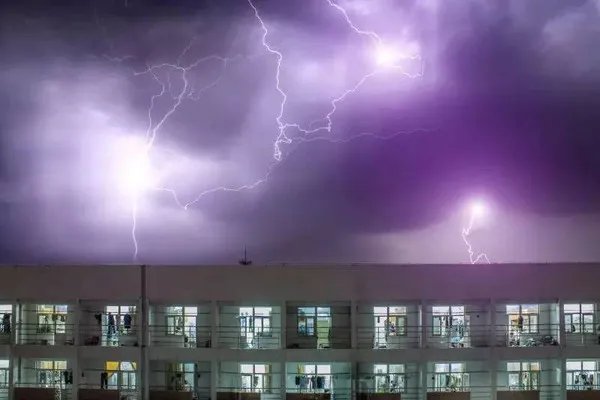避雷针的工作原理是怎样的
