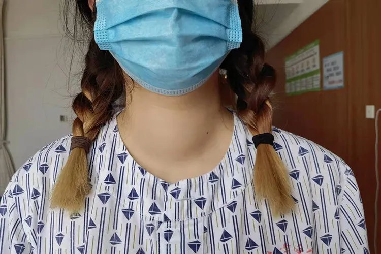 甲状腺喉结肿大图片