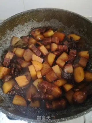 五花肉烧土豆
