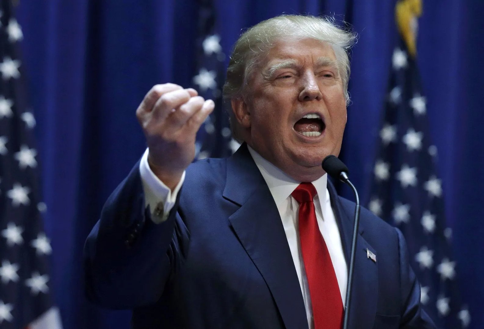 特朗普讲话扔稿子后果怎么样？