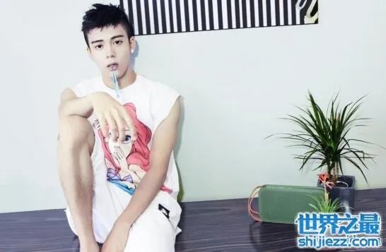 曾舜晞整容前后对比照片，大眼仔的眼睛不是混血儿 