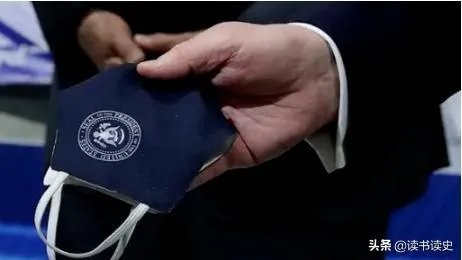 特朗普终于戴口罩了，大家怎么看？