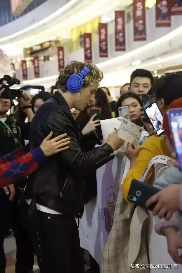 如何评价吴克群在《见面吧!电台》里的表现?