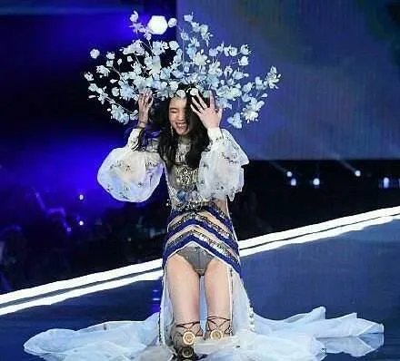 如何看待小kk拥抱奚梦瑶?