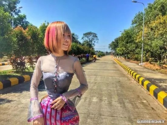 缅甸女孩成为全球腰最细的人 被网友质疑是P图