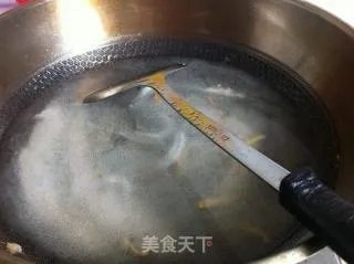 黄鱼煨面