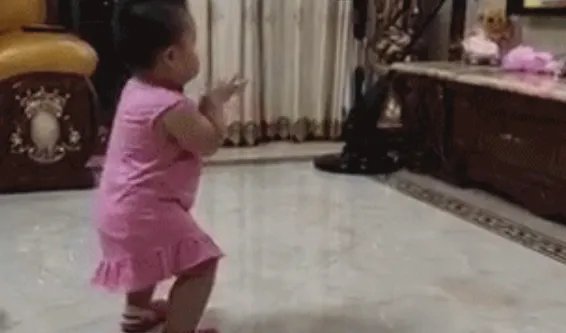 父母回应3岁女孩被喂到70斤当吃播，真相到底是什么？