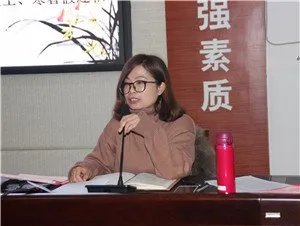 小学女教师两个月升副校长，她是真材实料吗？