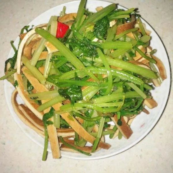 香干炒芹菜的做法？