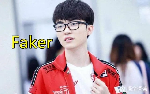 LPL解说叫错Faker辈分引热议，微博遭粉丝爆破：飞皇不是你能叫的，如何评价？