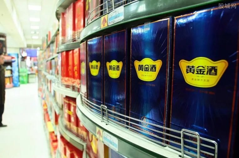 黄金酒多少钱一瓶 五粮液黄金酒52度价格多少