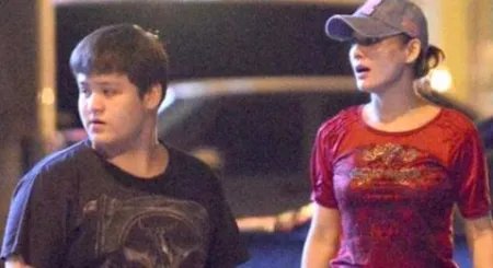 宁静儿子越长越帅是什么样子?宁静的儿子是