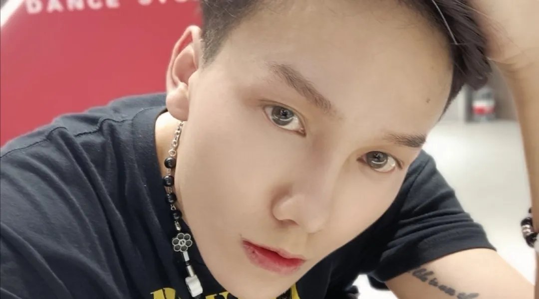 段浩男力挺高嘉朗被骂后再发博，你觉得是他对还是骂他的网友对？