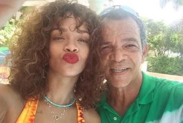 蕾哈娜父亲感染新冠 曾将父亲告上法庭关系破裂