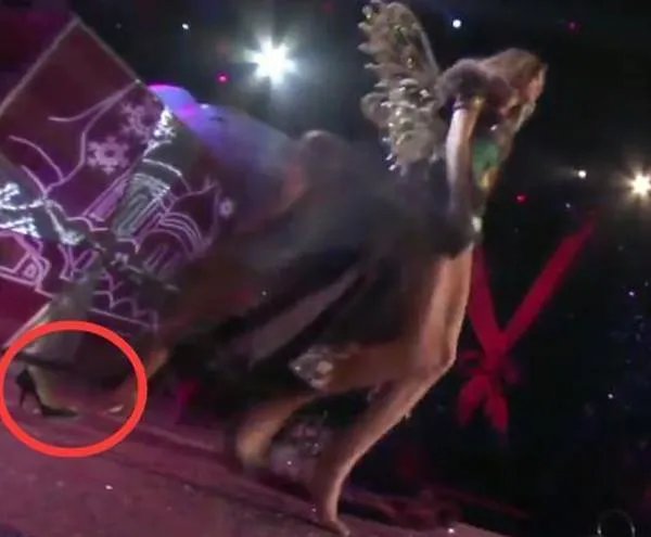 维密史上失误瞬间，大佬们都是如何化解尴尬的？