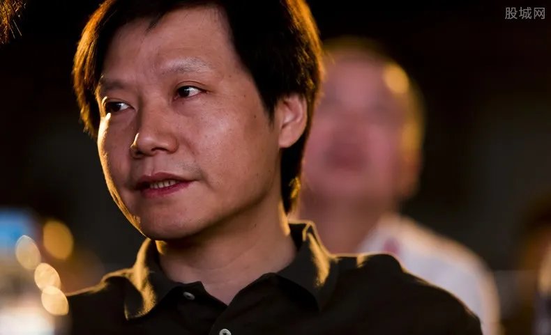 雷军笑谈金山上市 公司上市雷军赚了多少钱？