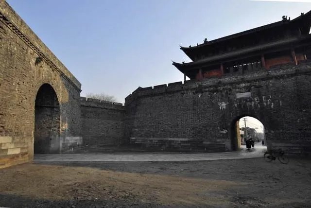 南京回收流失在外明城墙城砖8万块。除了南京，我国还有哪些有城墙的古城？哪个存留最完整？