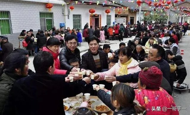 新郎朋友桌没几个人怎么办