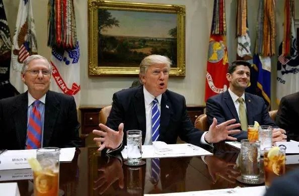 特朗普讲话扔稿子后果怎么样？