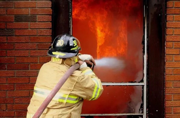 浙江乌镇着火黑夜变成白天，火灾的危害究竟有多大？