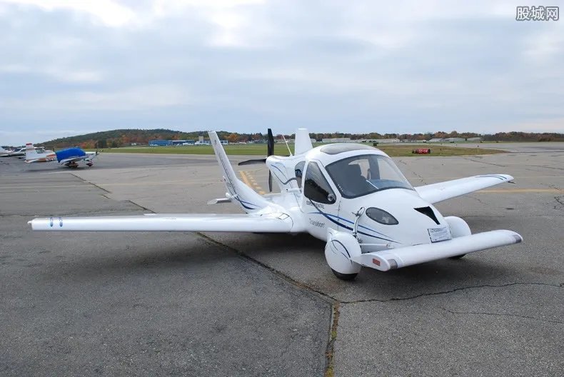 首款飞行汽车亮相 售价49.9万欧元全球限量90辆