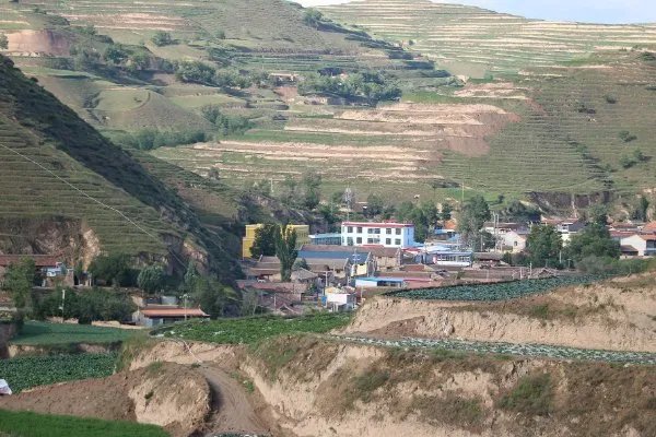 扶贫干部驻村11年从小伙成大叔，他的背后有何感人故事？