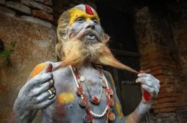 印度苦行僧的修行有多“残忍”?人的欲望都被他们完全抛弃了吗?